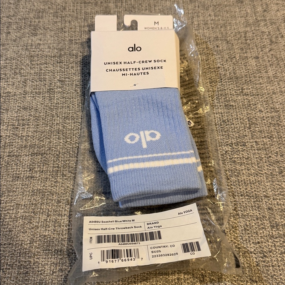 NWT. ALO Yoga Seashell Blue Half-Crew Throwback Socks Size Medium - Picture 2 of 4